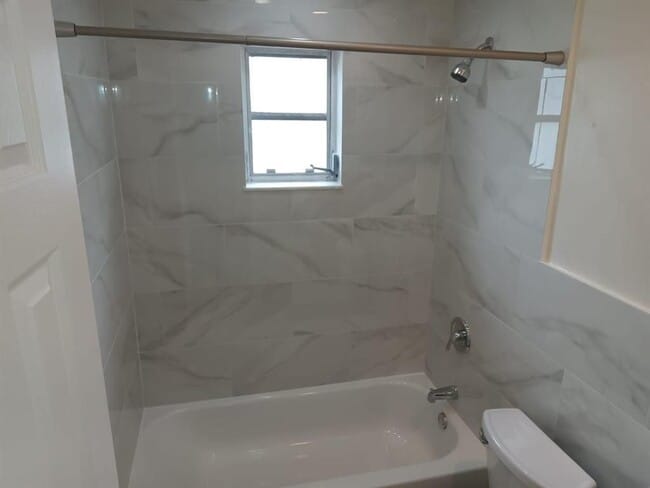 Building Photo - 6300 SW 41st Pl