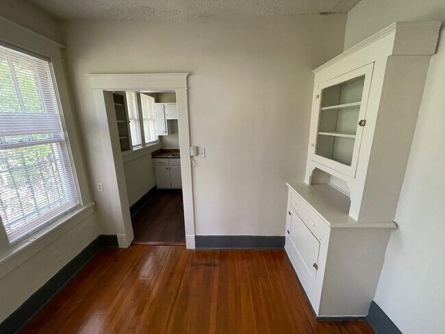 Building Photo - 3550 Midland Ave