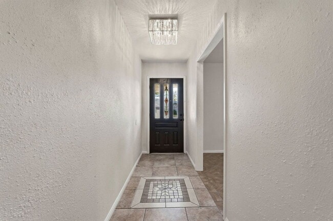 Building Photo - 2518 Henderson Ln