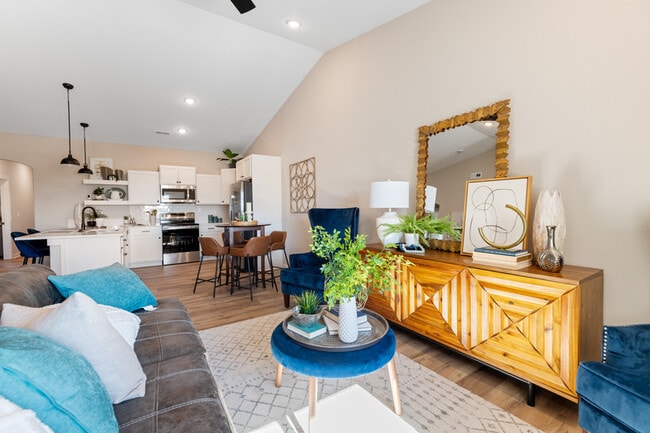 Building Photo - 2400 N Woodlawn Blvd