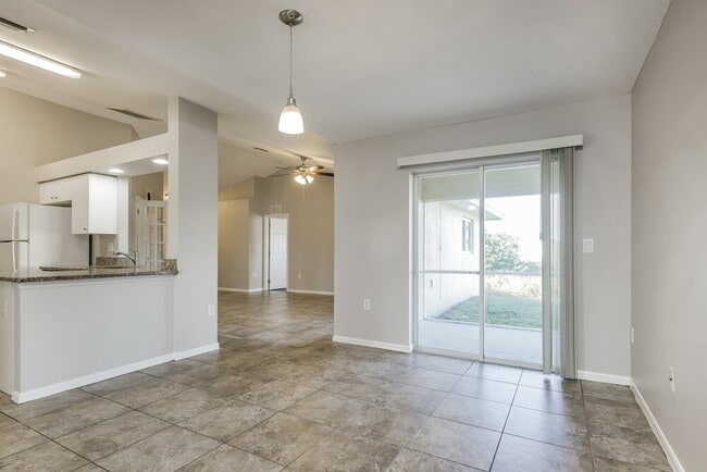 Foto del edificio - 719 Roma Ave S