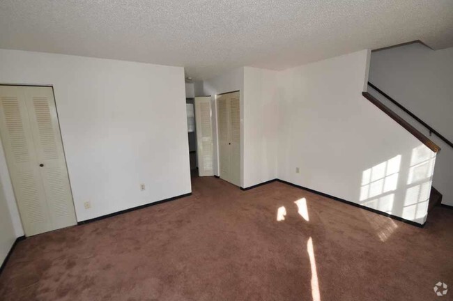 Living Room - Twin Oaks Apartments
