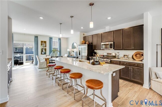 Foto del edificio - 8768 Pioneer Hl Dr