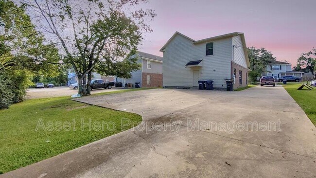 Building Photo - 1617 Park Pl