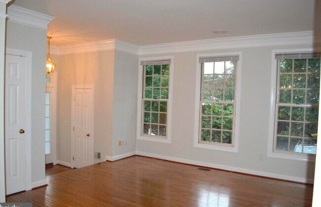 Foto del edificio - 6500 Osprey Point Ln