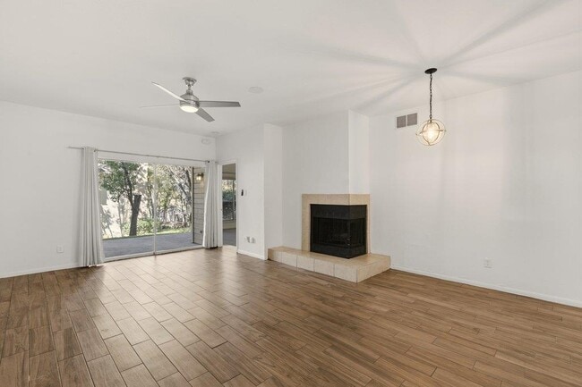 Foto del edificio - 2450 Wickersham Ln