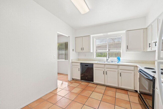 Foto del edificio - Nice Eastside 4 Bedroom Home