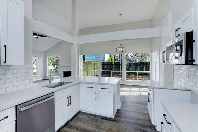 Building Photo - 18323 Autumn Trails Ln