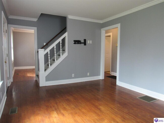 Building Photo - 402 N Mantle Ave
