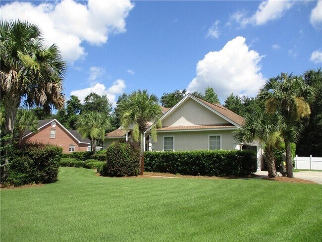 Building Photo - 141 Royal Dr