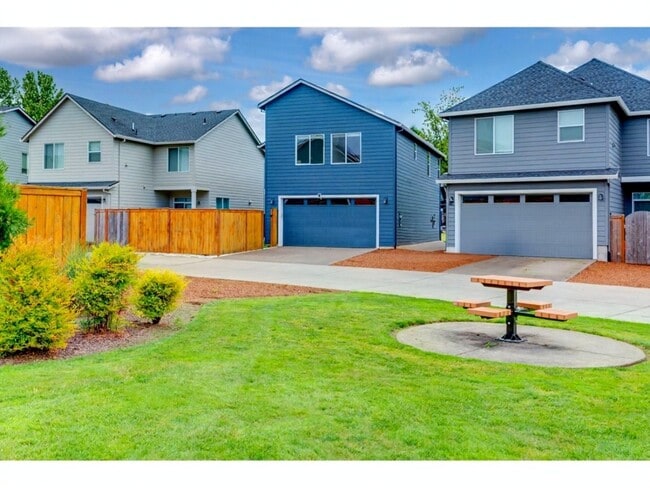 Building Photo - 837 S 26th Ave