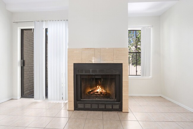 Foto del edificio - Excellent location under $1500!