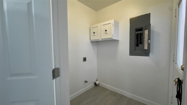 Foto del edificio - 3311 Big Spruce Dr