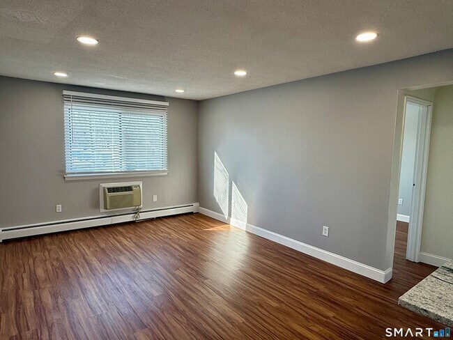 Foto del edificio - 1168 Main St