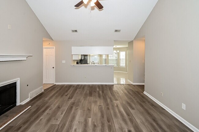 Building Photo - 7038 Hampton Dr