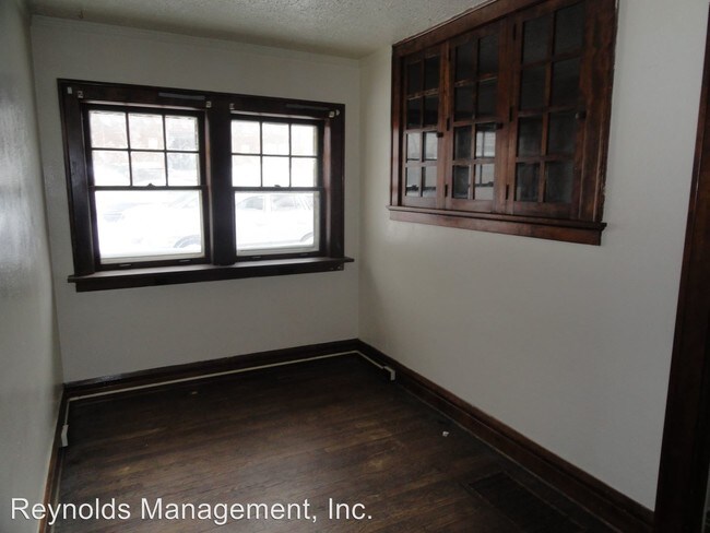Building Photo - 308 1st St
