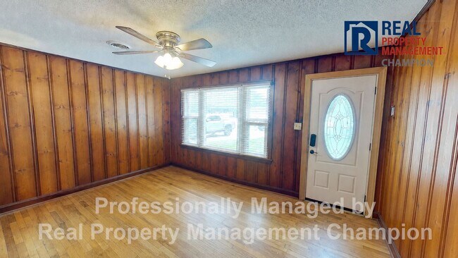 Foto del edificio - Charming 3 BD/2 BA Home Just 2 Miles from Camp Lejeune Main Gate