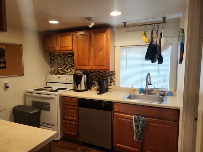 Building Photo - 4845 Delridge Way SW