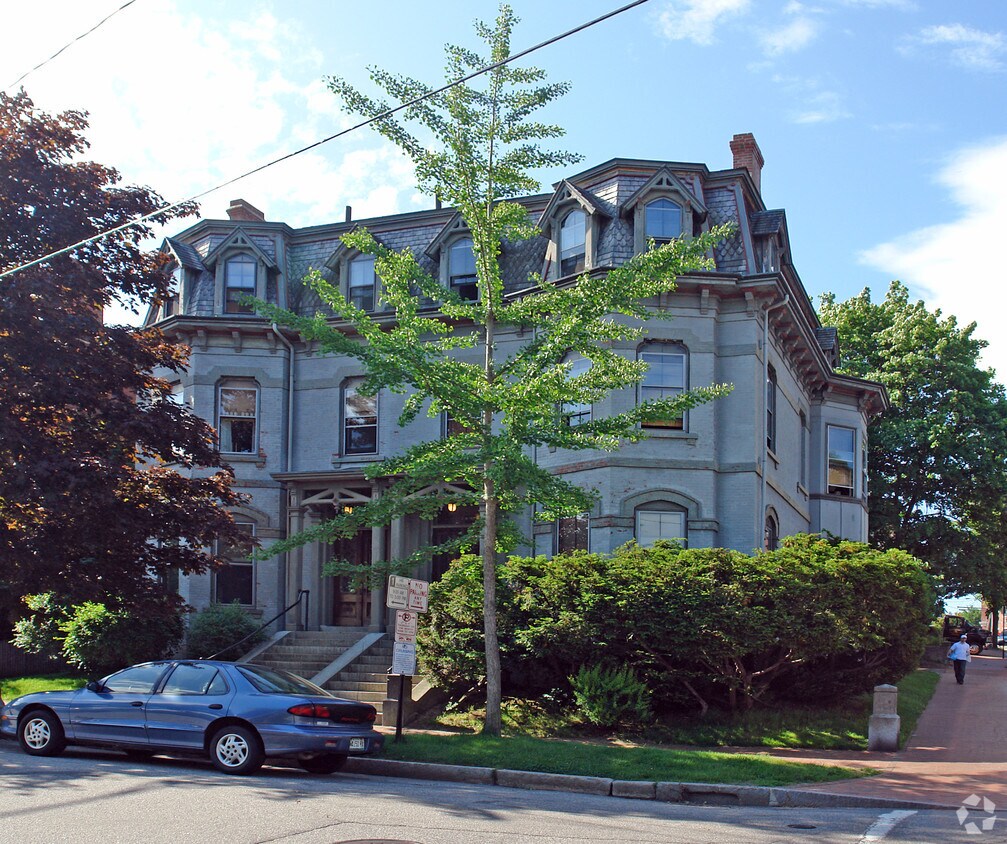 7274 Deering St, Portland, ME 04101 Apartments in Portland, ME