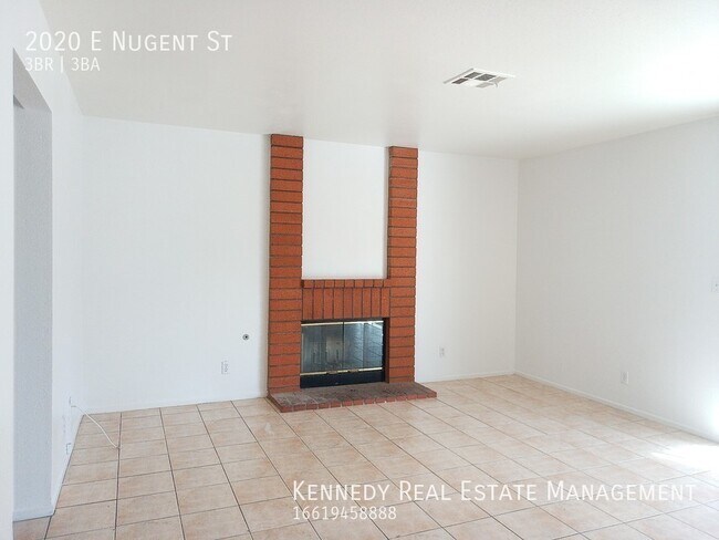 Foto del edificio - Spacious 3-Bedroom Home w/Bonus Room for L...