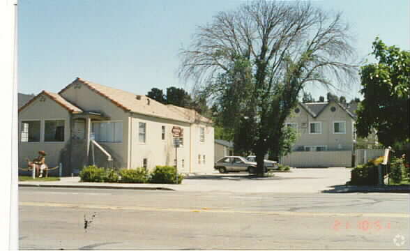 Building Photo - Parker House Apartments