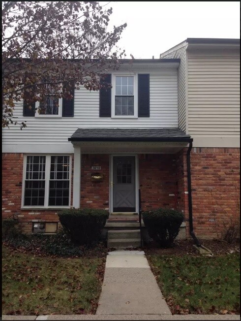 Building Photo - 3010 Bolgos Cir