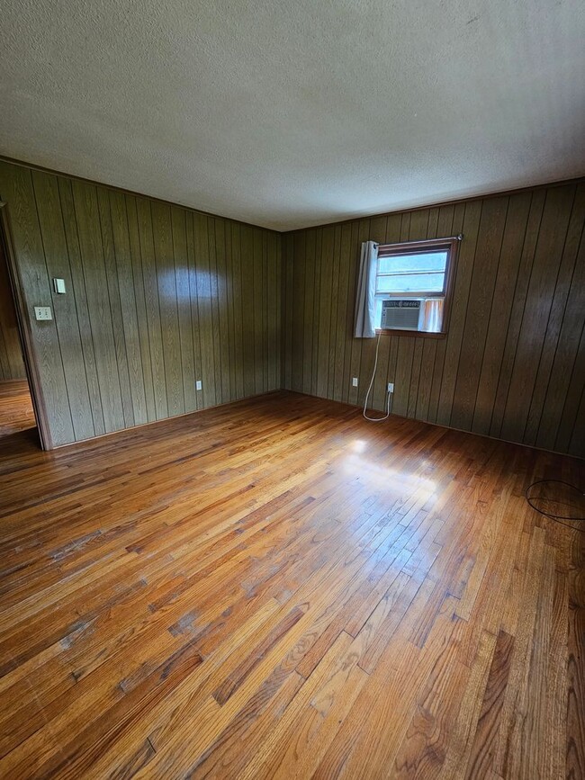 Building Photo - 714 Verta Ave