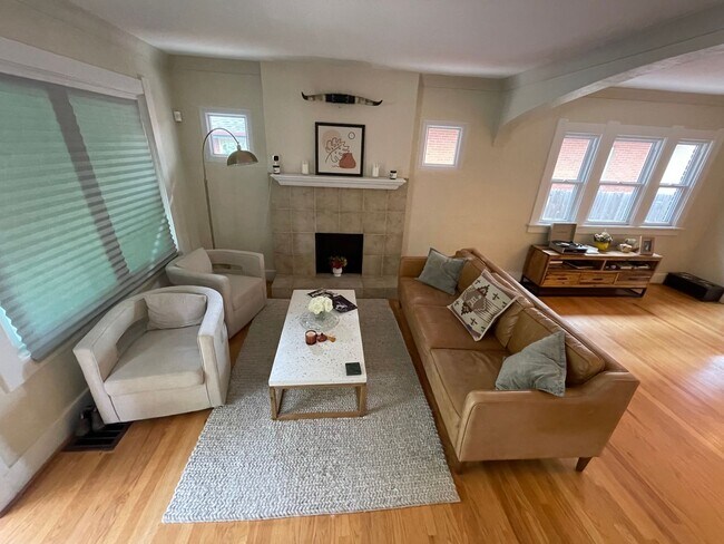 Building Photo - Wash Park 3 Bedroom, 2 Bath Home (Availabl...