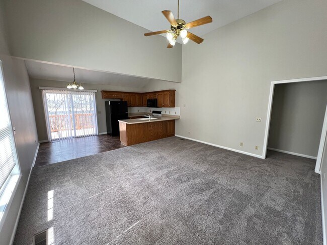 Building Photo - 3-Bedroom Duplex with Open Living Area & Private Owner’s Suite
