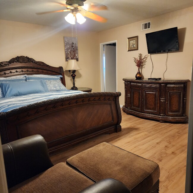 Building Photo - 6245 Ranch Style Highland Home Rnch