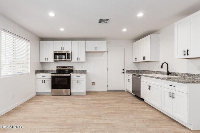 Building Photo - 337 S 97th Pl