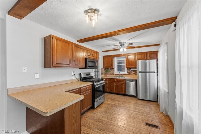 Building Photo - 602 Huntmere Dr