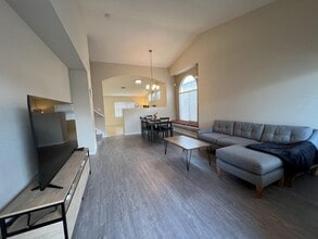 Building Photo - 8109 Greenbush Dr