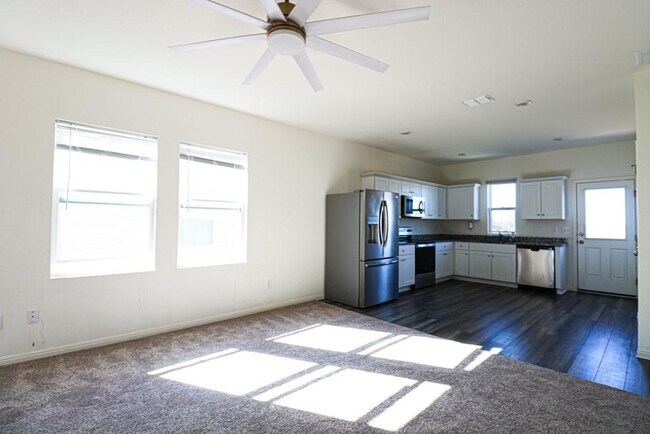 Foto del edificio - 627 Alterra Way