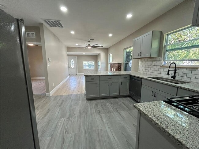 Building Photo - 1218 13th Ave S