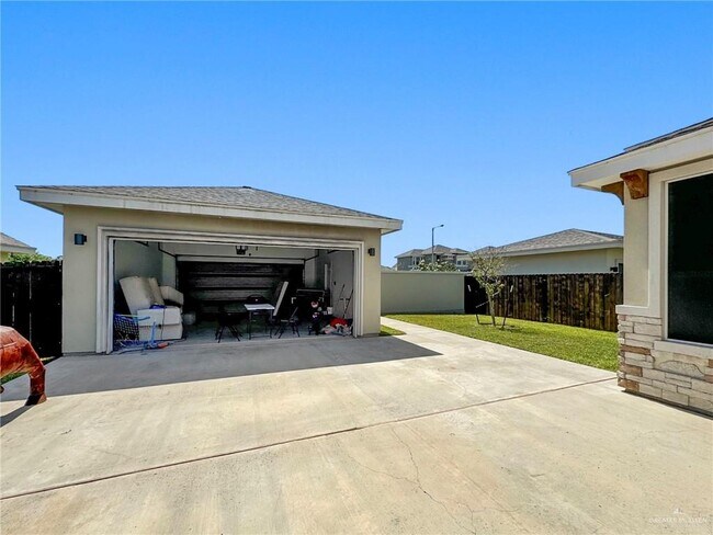 Foto del edificio - 402 S Viento Dorado St