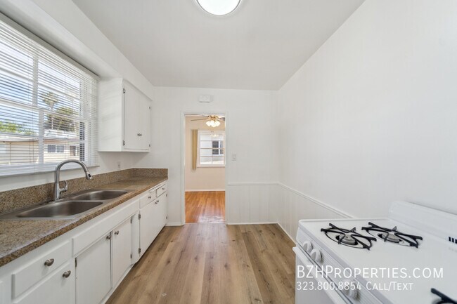 Foto del edificio - 5329 Vantage Ave