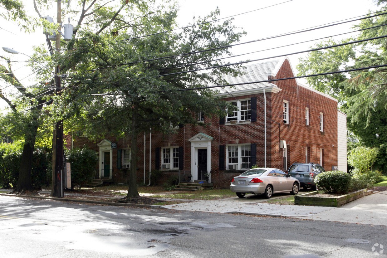 45084512 Macarthur Blvd NW, Washington, DC 20007 Apartments in