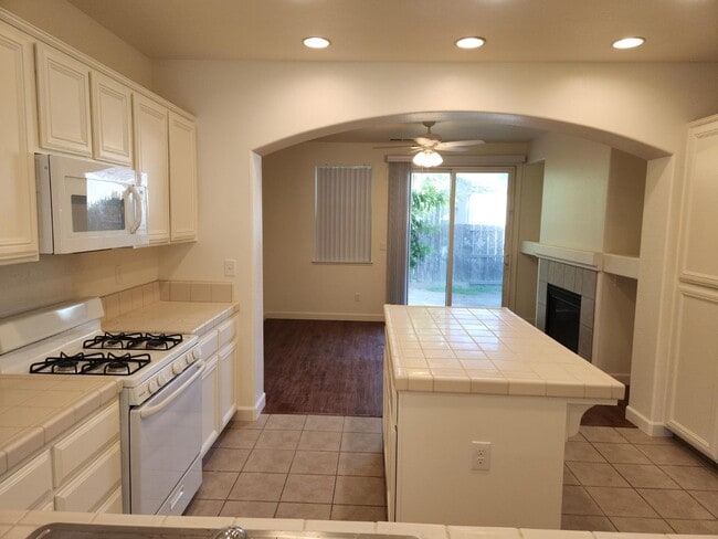 Building Photo - 4624 Stern Dr