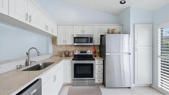 Building Photo - 5350 Myrtle Wood