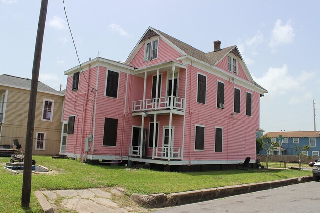 Building Photo - 3401 Winnie St