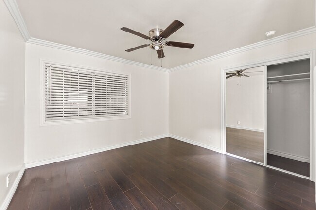 Foto del edificio - 4104 E 7th St