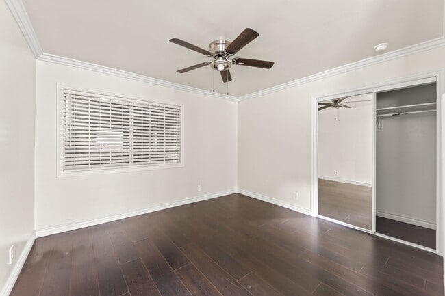 Foto del edificio - 4104 E 7th St