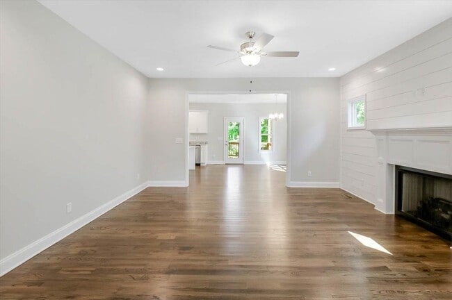 Building Photo - 1826 Oakvale Dr