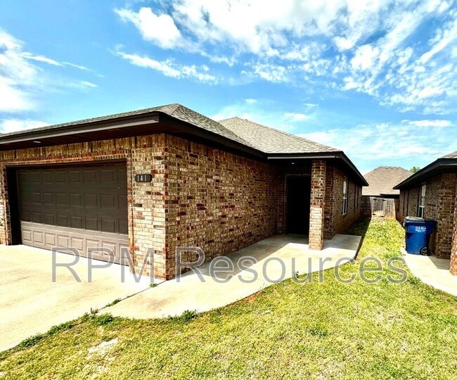 Building Photo - 141 Bison Court Way