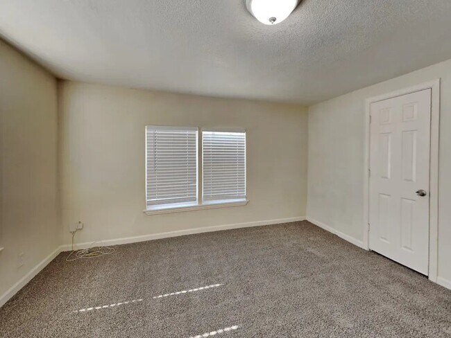 Foto del edificio - 5728 Kilpatrick Ave