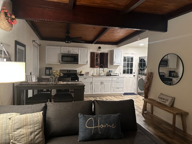 Foto del edificio - 434 Riverdale Dr