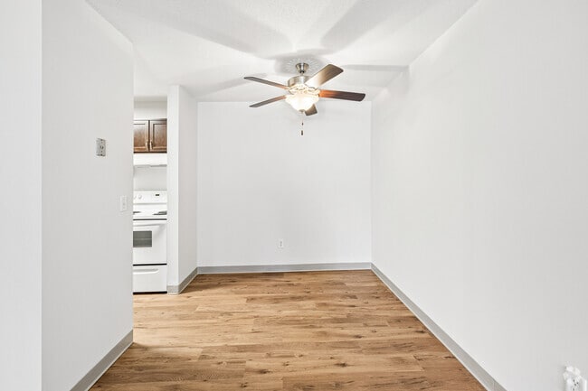 2BR, 1.5BA - 919SF - Dining Room - Bridgeway