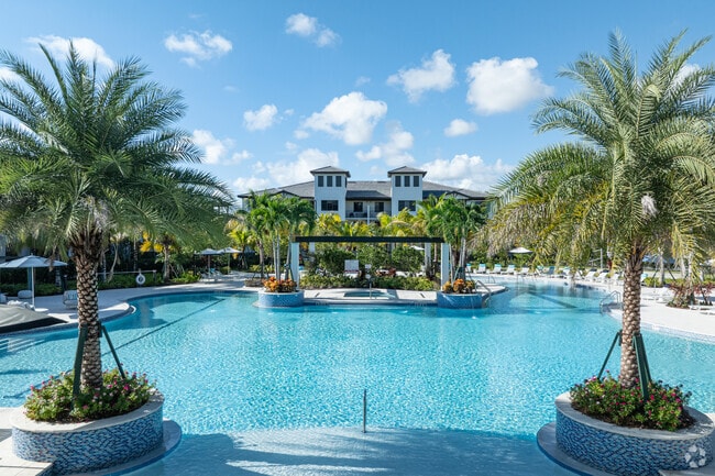 Piscina 1 - Town Hollywood