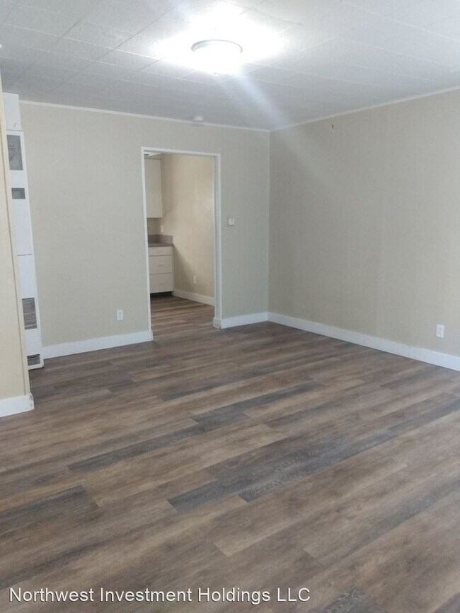 Building Photo - 2 br, 1 bath House - 17016 E Burnside Street